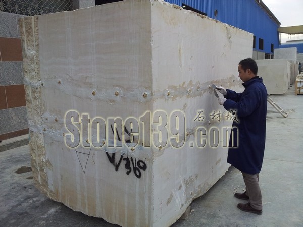 【應用】大理石荒料補膠現場(圖)