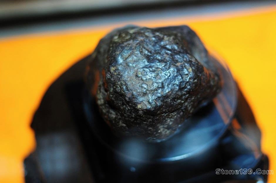 烏魯木齊現(xiàn)天價隕石:標(biāo)價8000萬