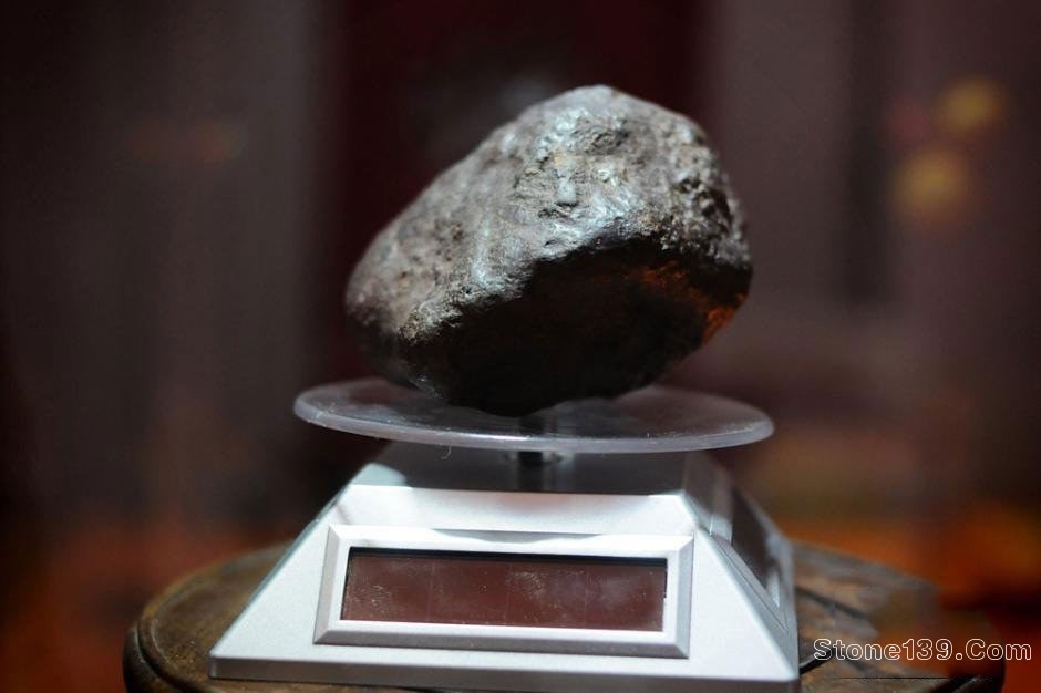 烏魯木齊現(xiàn)天價隕石:標(biāo)價8000萬