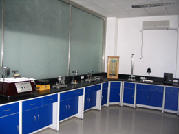 廚房地板裝修選擇石材與木板、瓷磚材料的比較