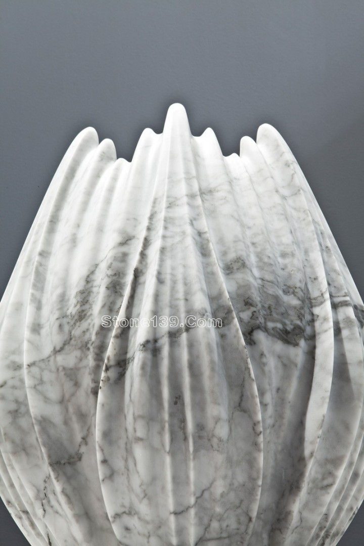 Zaha Hadid設(shè)計(jì)的創(chuàng)意大理石花瓶The Tau Vase