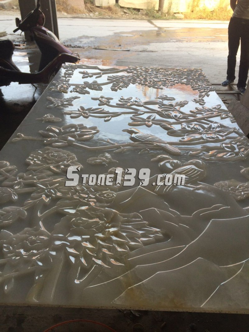 天豪石業(yè)CNC電腦自動雕刻機加工各種石材工藝品