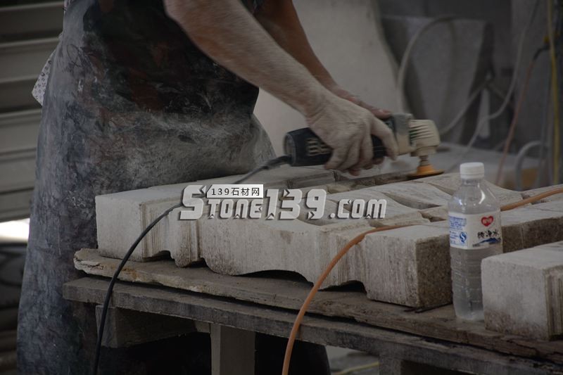 恒毅輝杰石材主營花崗巖欄桿、圓球、仿型異形等石材加工產品