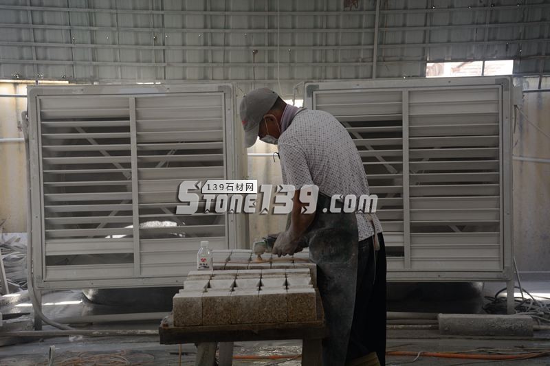 恒毅輝杰石材主營花崗巖欄桿、圓球、仿型異形等石材加工產品