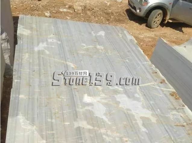 線(xiàn)條感十足的直紋白大理石裝飾案例