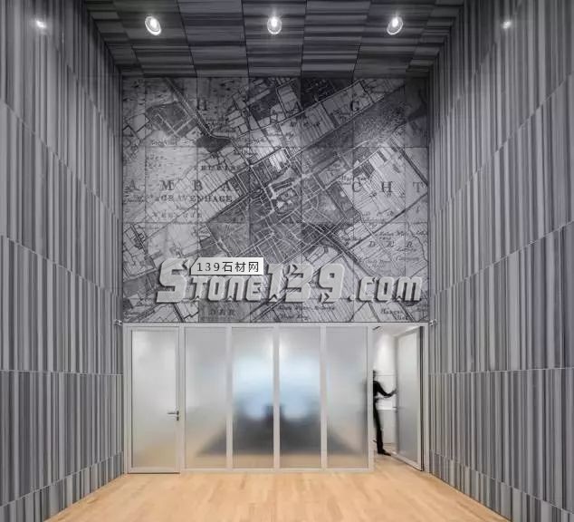 線(xiàn)條感十足的直紋白大理石裝飾案例