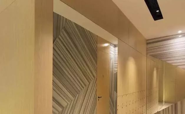 線(xiàn)條感十足的直紋白大理石裝飾案例