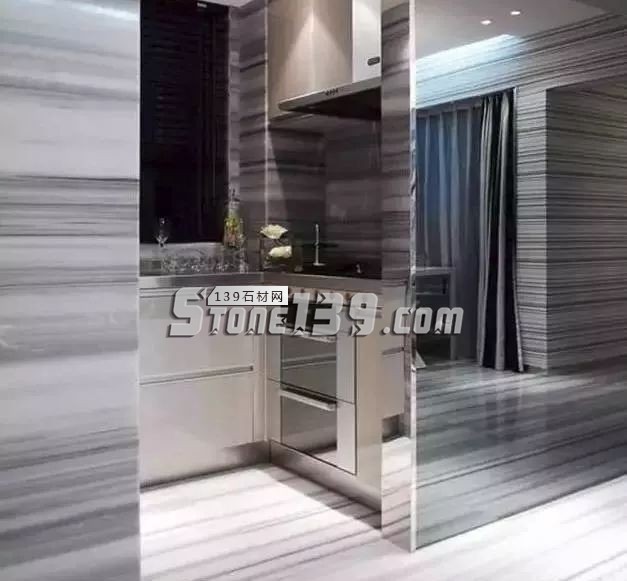 線(xiàn)條感十足的直紋白大理石裝飾案例