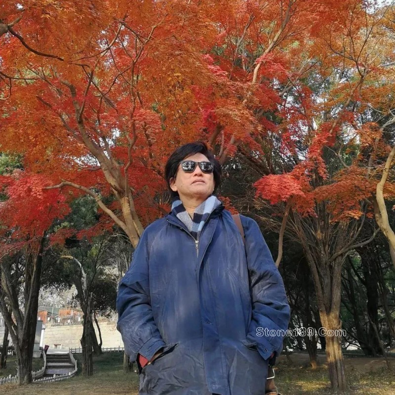 李廷貴教授,祖籍晉,1960年出生于東北黑土地,畢業(yè)于魯迅美術(shù)學(xué)院,中國著名雕塑藝術(shù)家