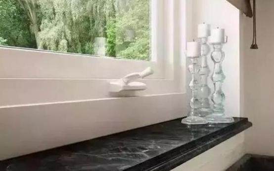 大理石窗臺留“耳朵”有什么作用?