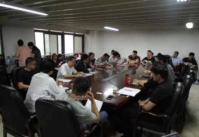 廈門市石材商會召開美國石英石臺面雙反案律師輔導專題會 廈門石材貿易人士開會應對美國石英石臺面雙反調查