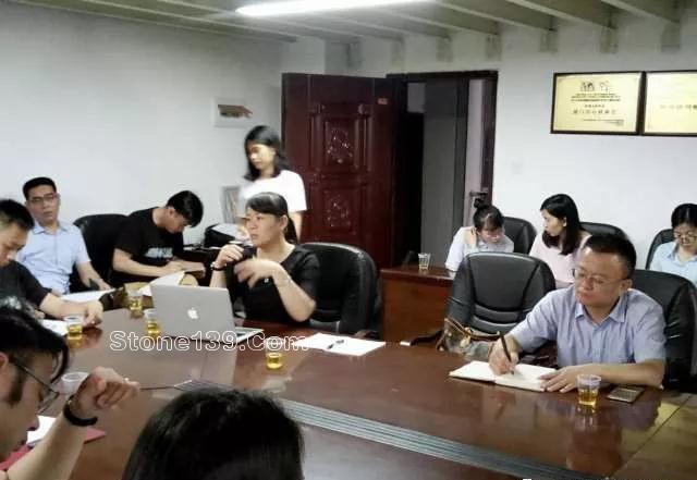廈門市石材商會召開美國石英石臺面雙反案律師輔導專題會 廈門石材貿易人士開會應對美國石英石臺面雙反調查