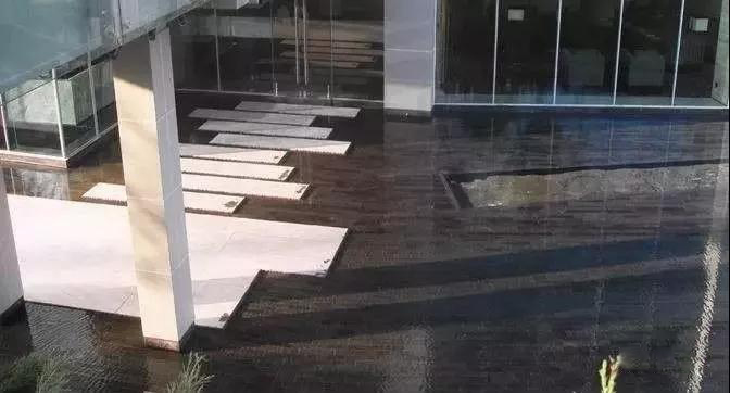 花崗巖石材工程鏡面水的做法 石材鏡面水的做法淺析(配圖)