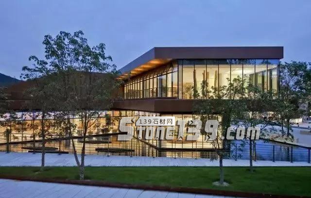 花崗巖石材工程鏡面水的做法 石材鏡面水的做法淺析(配圖)