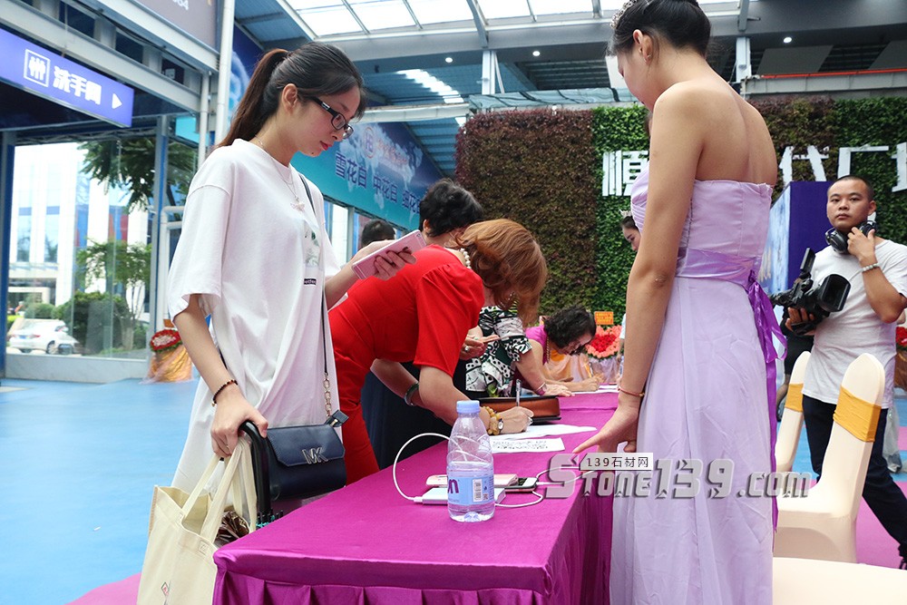 順發(fā)石代廣場開業(yè)盛典暨2018順發(fā)石尚發(fā)布會盛大啟幕 2018順發(fā)石代廣場開業(yè)盛典現(xiàn)場圖