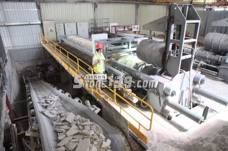云浮市擬建14條石材廢漿廢渣處置生產線,年處置184.8萬方,產出石材渣干粉108萬噸。