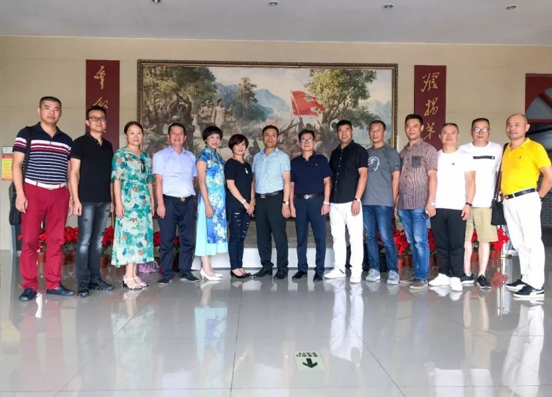 南安石材協會一行人參觀福建富強石材礦區