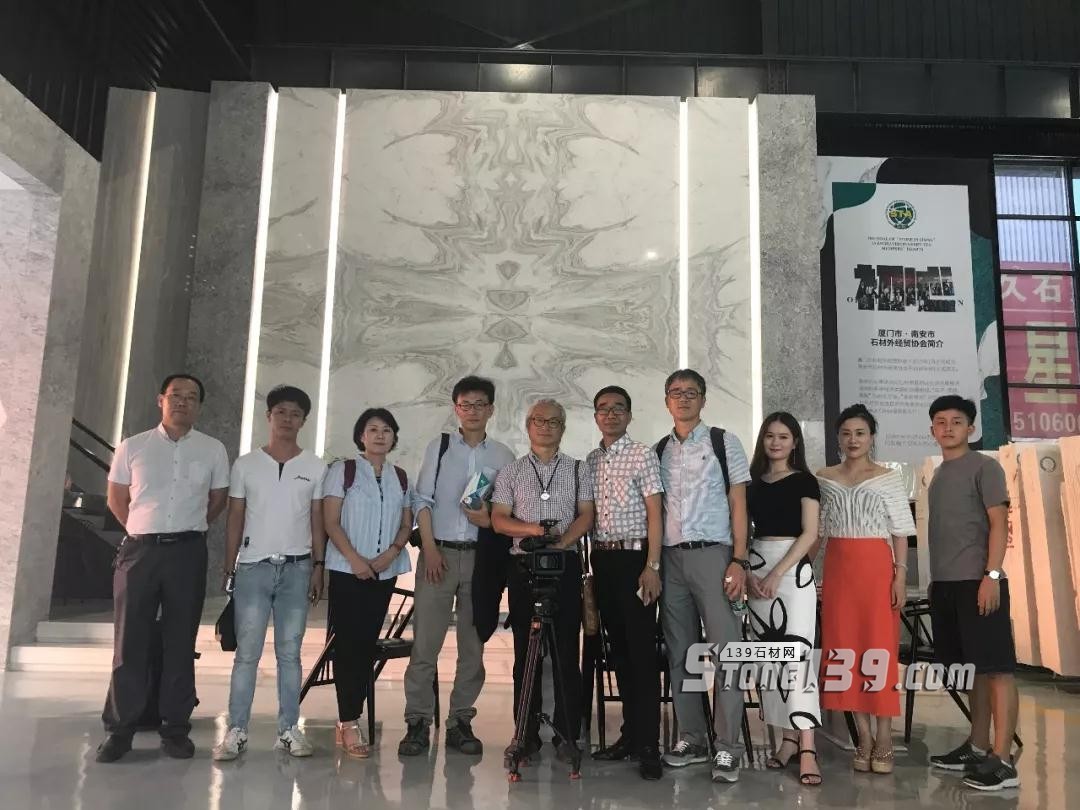 韓國KBS廣播電視臺一行蒞臨STA外貿多彩板倉拍攝報道 韓國電臺財富外貿多彩板倉現(xiàn)場