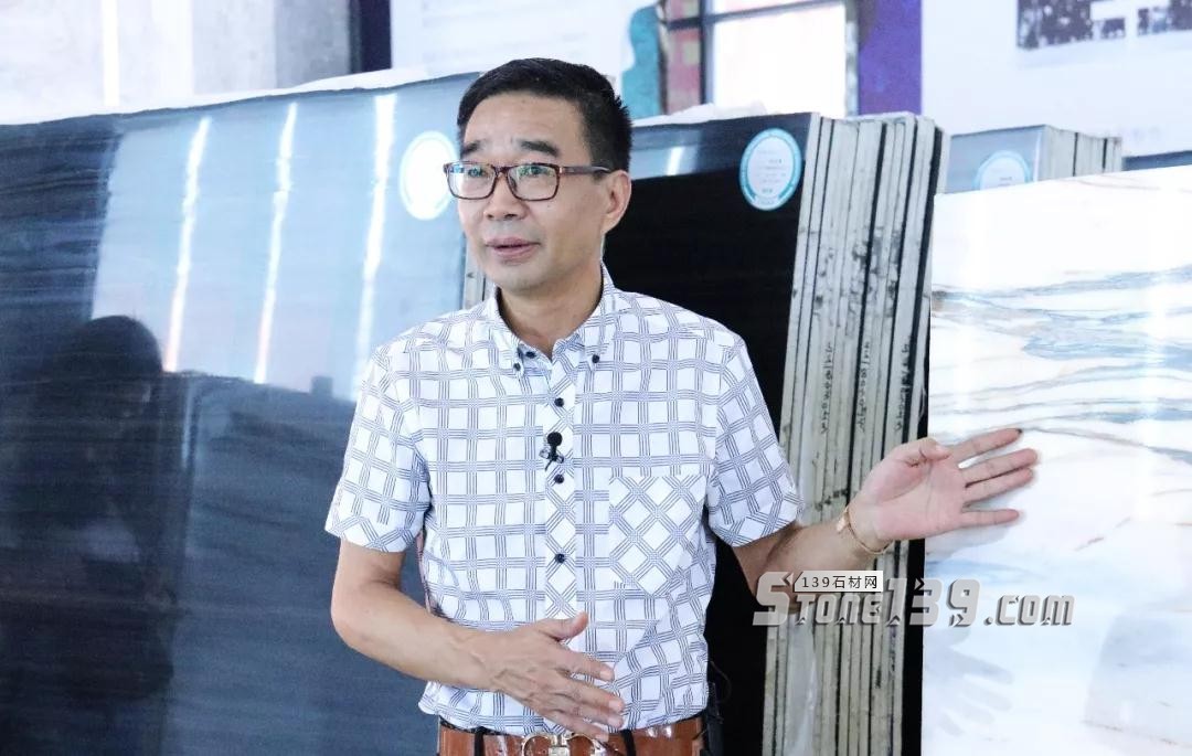 韓國KBS廣播電視臺一行蒞臨STA外貿多彩板倉拍攝報道 韓國電臺財富外貿多彩板倉現(xiàn)場