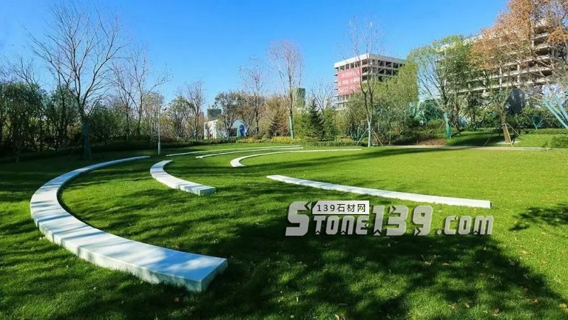 創意景觀設計,石材嵌草鋪裝惹人醉