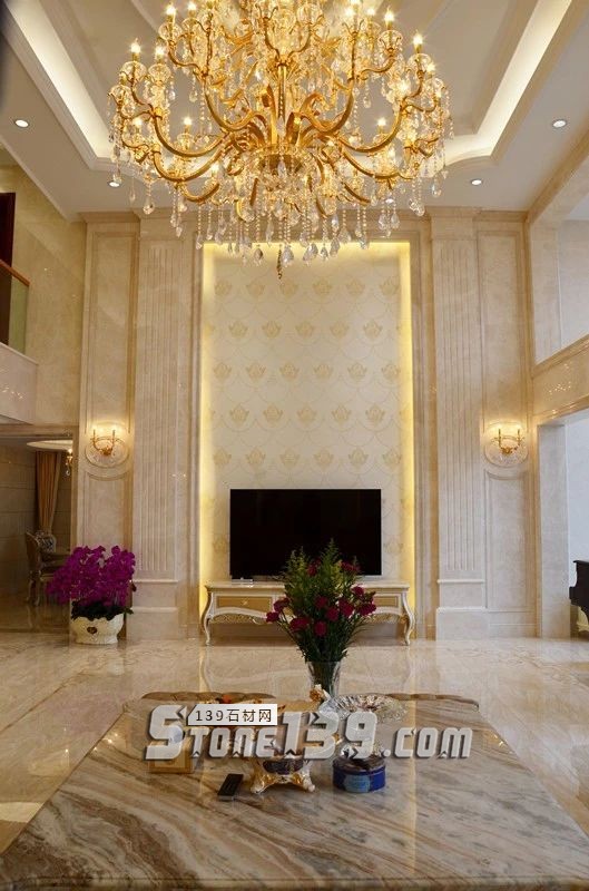 750㎡頂層復(fù)式公寓，大理石功不可沒