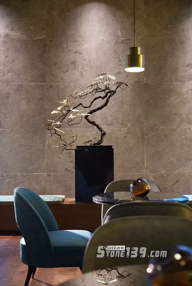大理石與金屬搭配的裝飾 感受下自然現(xiàn)代風(fēng)