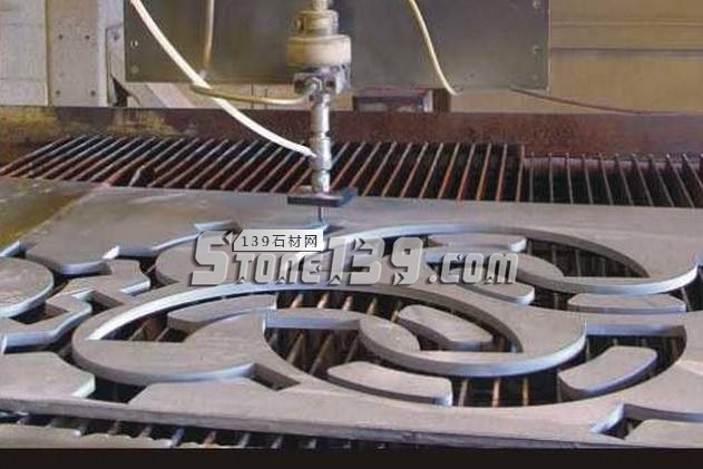 水刀切割機(jī)刀縫補(bǔ)償?shù)牟僮骷记? /><br />
比如我們要切割一個(gè)&phi;100mm的圓形工件,水束直徑為&phi;1m,那么水刀的切割軌跡則按照一個(gè)直徑為&phi;101mm的圓形軌跡切割(切割運(yùn)動(dòng)軌跡是切割水束中心所走過(guò)的軌跡,CAD/CAM軟件里生成的G代碼所表明的運(yùn)動(dòng)坐標(biāo),就是切割運(yùn)動(dòng)軌跡的坐標(biāo)),而不是&phi;100mm的圓:如果運(yùn)動(dòng)軌跡為&phi;100mm的話,最終切割出來(lái)的工件的直徑只有&phi;99mm,周邊比要求的&phi;100mm小了一個(gè)切割半徑（即切割水束的半徑),為了補(bǔ)償這少掉的切割半徑,在CAD/CAM軟件里需要將運(yùn)動(dòng)軌跡在工件尺寸的基礎(chǔ)上再加一個(gè)切割半徑(如果是切割孔,則應(yīng)減去一個(gè)切割半徑),即所謂半徑補(bǔ)償,以便最終能加工出和要求尺寸相一致的加工件。<br />
<br />
設(shè)置割縫補(bǔ)償方面需注意以下幾點(diǎn):<br />
1、設(shè)置了軟件補(bǔ)償以后一般不需要在數(shù)控系統(tǒng)上補(bǔ)償,否則補(bǔ)償重復(fù)尺寸就又會(huì)出現(xiàn)偏差了,但如果軟件補(bǔ)償在切割下來(lái)后尺寸還差一點(diǎn),可以通過(guò)數(shù)控系統(tǒng)再補(bǔ)償。<br />
2、如果通過(guò)數(shù)控系統(tǒng)補(bǔ)償,則應(yīng)在軟件中把補(bǔ)償量設(shè)為零。<br />
3、如果不能確定應(yīng)該補(bǔ)償多少尺寸,可以在廢料上割一個(gè)矩形,測(cè)量實(shí)際尺寸和編程尺寸計(jì)算出需要的補(bǔ)償量。<br />
4、數(shù)控系統(tǒng)在處理小圓弧的補(bǔ)償時(shí)比較困難,如果圓弧比補(bǔ)償半徑還小是切割不出來(lái)的,更不能正確補(bǔ)償(理論上半徑變成負(fù)數(shù)),對(duì)這種情況應(yīng)該考慮修改零件圖,或者考慮采用軟件補(bǔ)償以便及時(shí)發(fā)現(xiàn)問(wèn)題。<br />
<br /></div>
</div>
                            <div   id=