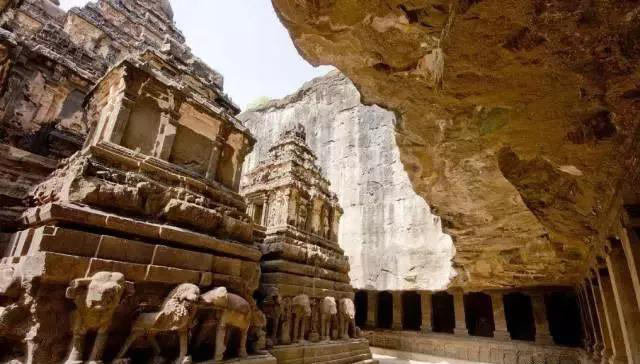 世界上最大的巖石雕刻寺院石窟建筑 印度石雕刻寺院石窟建筑