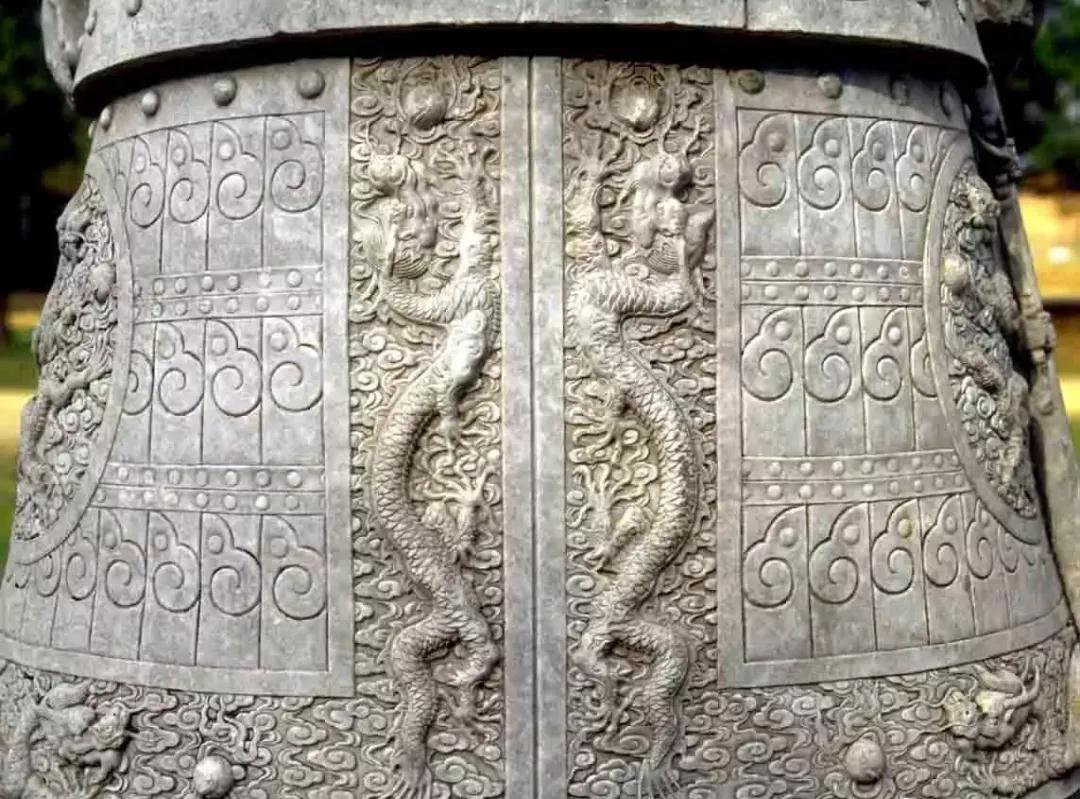 古老的石雕裝飾-皇家雕塑，歷史見證石頭上的滄桑和溫度