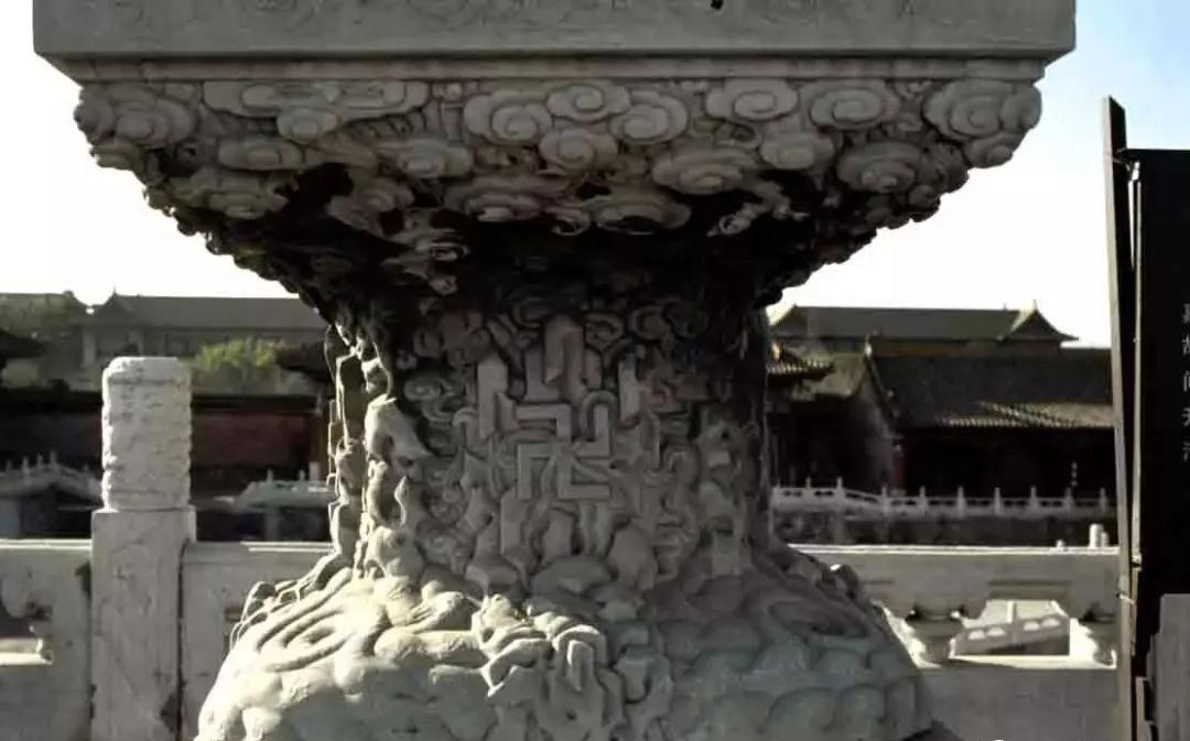 古老的石雕裝飾-皇家雕塑，歷史見證石頭上的滄桑和溫度