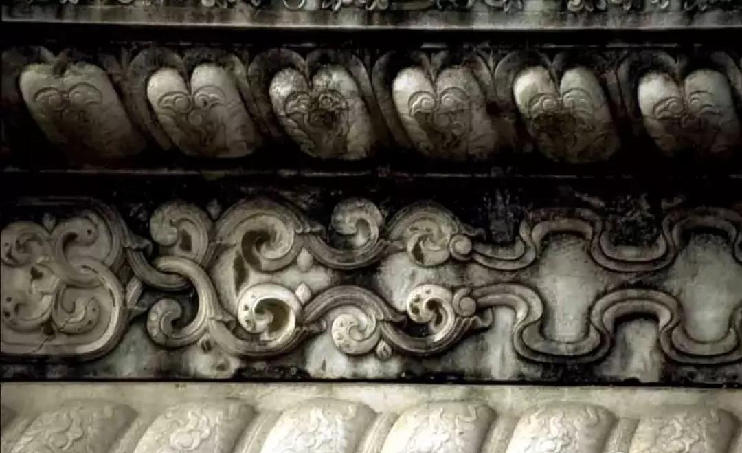 古老的石雕裝飾-皇家雕塑，歷史見證石頭上的滄桑和溫度