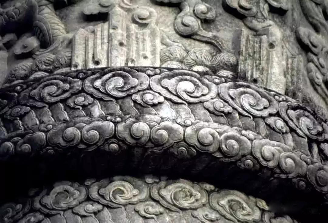 古老的石雕裝飾-皇家雕塑，歷史見證石頭上的滄桑和溫度