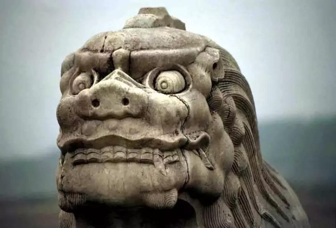 古老的石雕裝飾-皇家雕塑，歷史見證石頭上的滄桑和溫度