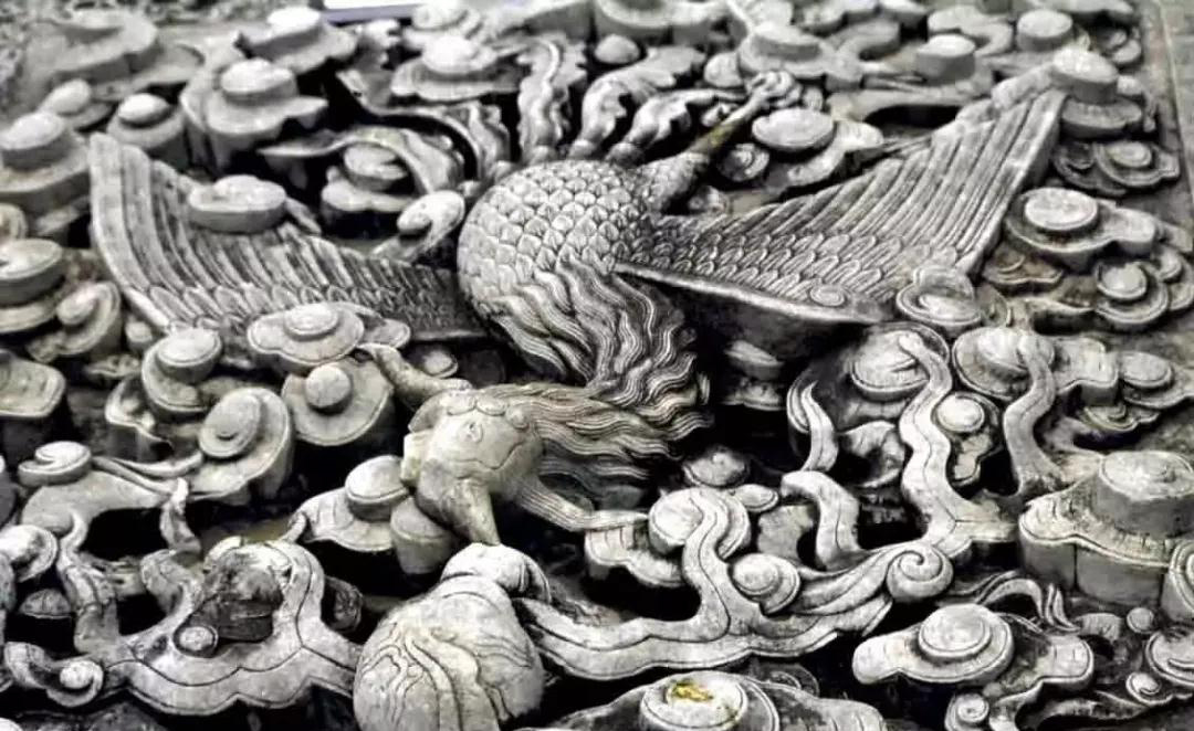 古老的石雕裝飾-皇家雕塑，歷史見證石頭上的滄桑和溫度