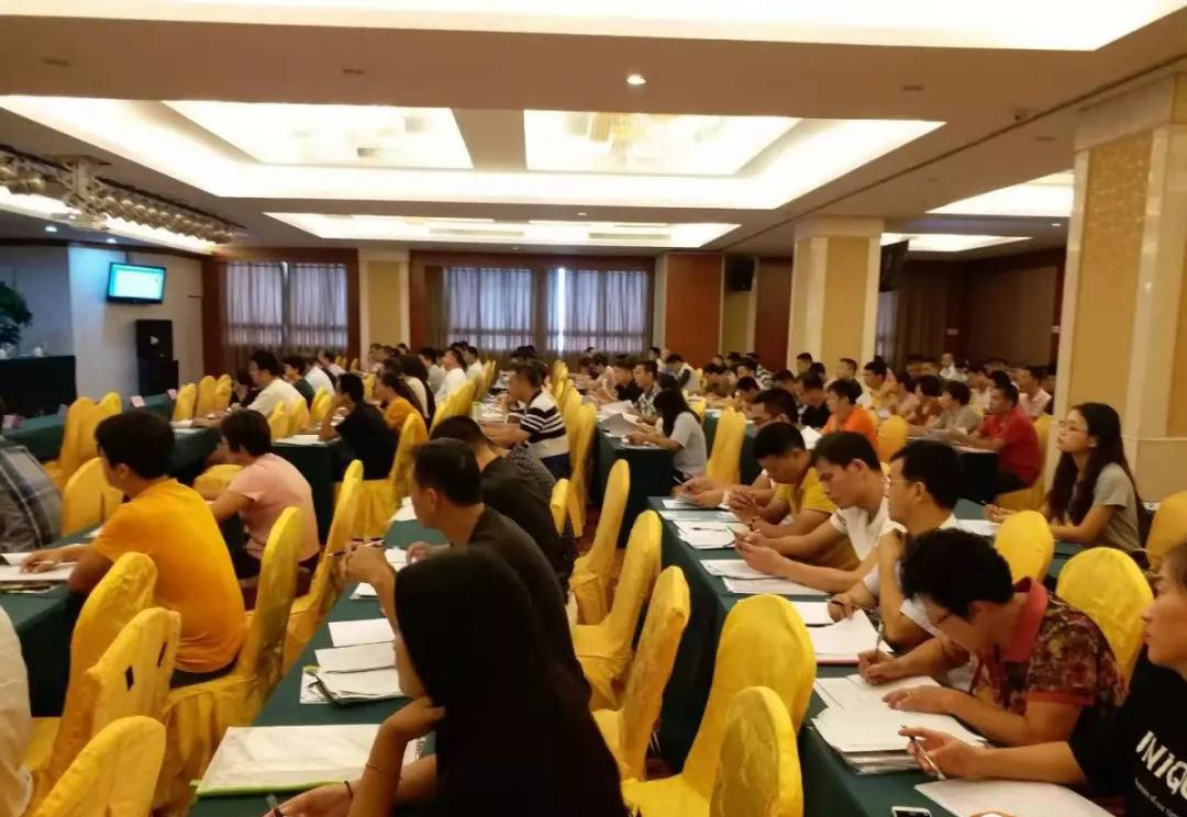 石井鎮(zhèn)連續(xù)舉辦三場(chǎng)全國(guó)第二次污染源普查入戶(hù)調(diào)查對(duì)象集中培訓(xùn)會(huì),900多家石材企業(yè)都來(lái)了! 南安市石井鎮(zhèn)連續(xù)舉辦三場(chǎng)全國(guó)第二次污染源普查大會(huì)