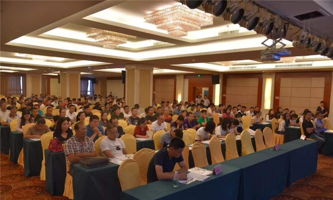 石井鎮(zhèn)連續(xù)舉辦三場(chǎng)全國(guó)第二次污染源普查入戶(hù)調(diào)查對(duì)象集中培訓(xùn)會(huì),900多家石材企業(yè)都來(lái)了! 南安市石井鎮(zhèn)連續(xù)舉辦三場(chǎng)全國(guó)第二次污染源普查大會(huì)