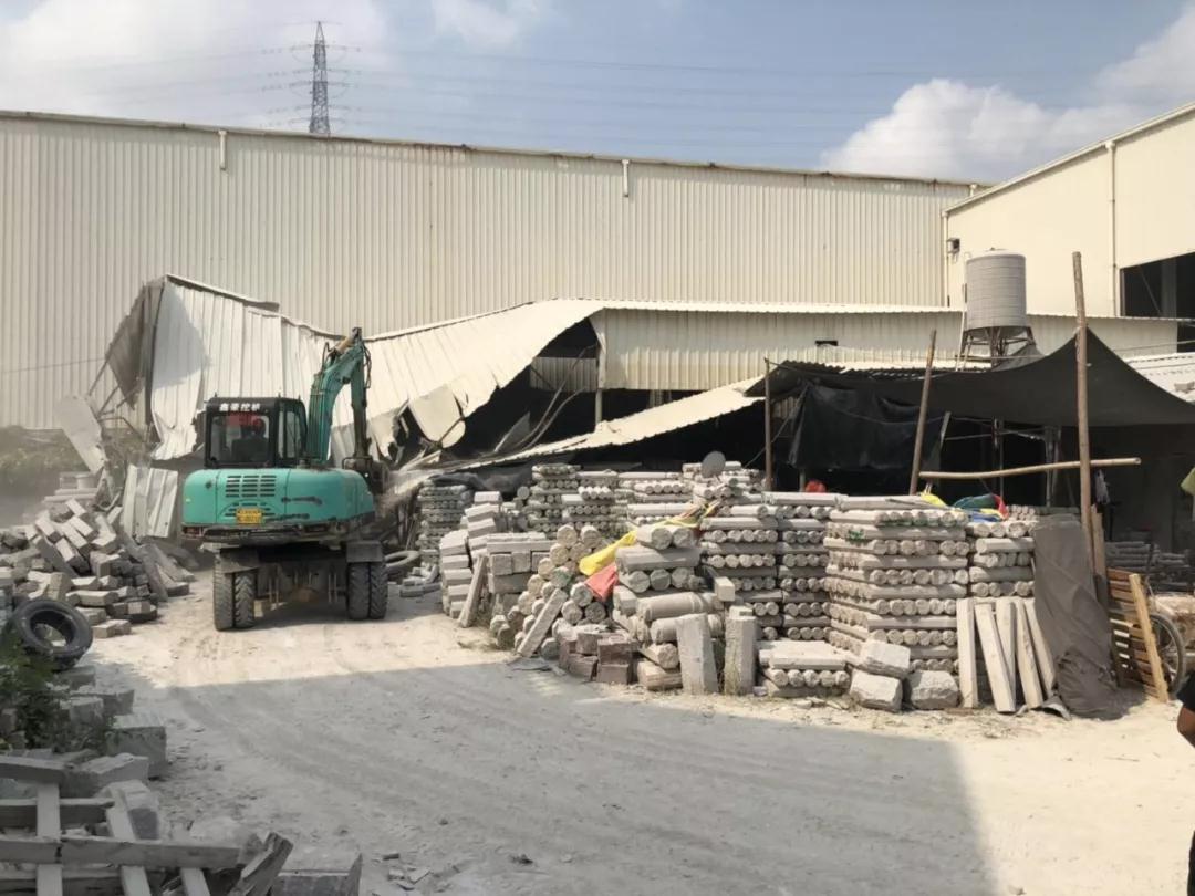 福建水頭鎮(zhèn)繼續(xù)取締“三無”石材企業(yè) 決不放松 水頭鎮(zhèn)繼續(xù)取締“三無”石材企業(yè)現(xiàn)場