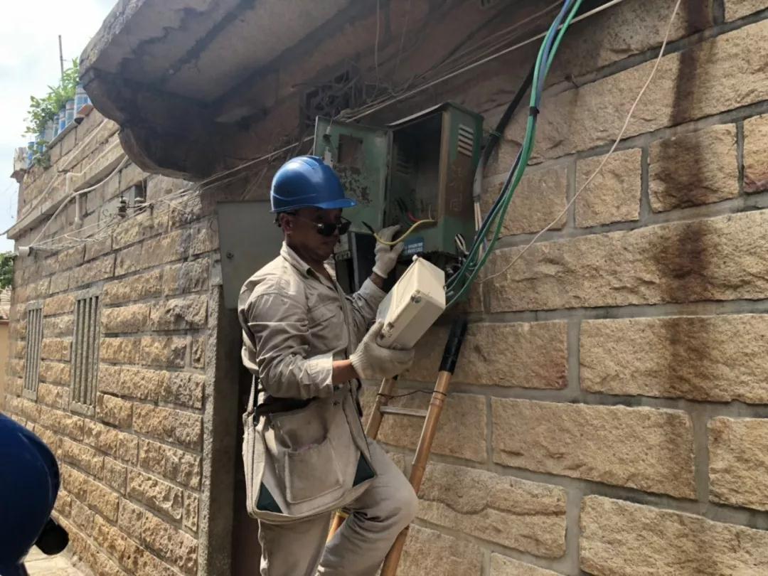 福建水頭鎮(zhèn)繼續(xù)取締“三無”石材企業(yè) 決不放松 水頭鎮(zhèn)繼續(xù)取締“三無”石材企業(yè)現(xiàn)場