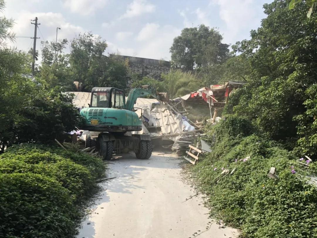 福建水頭鎮(zhèn)繼續(xù)取締“三無”石材企業(yè) 決不放松 水頭鎮(zhèn)繼續(xù)取締“三無”石材企業(yè)現(xiàn)場