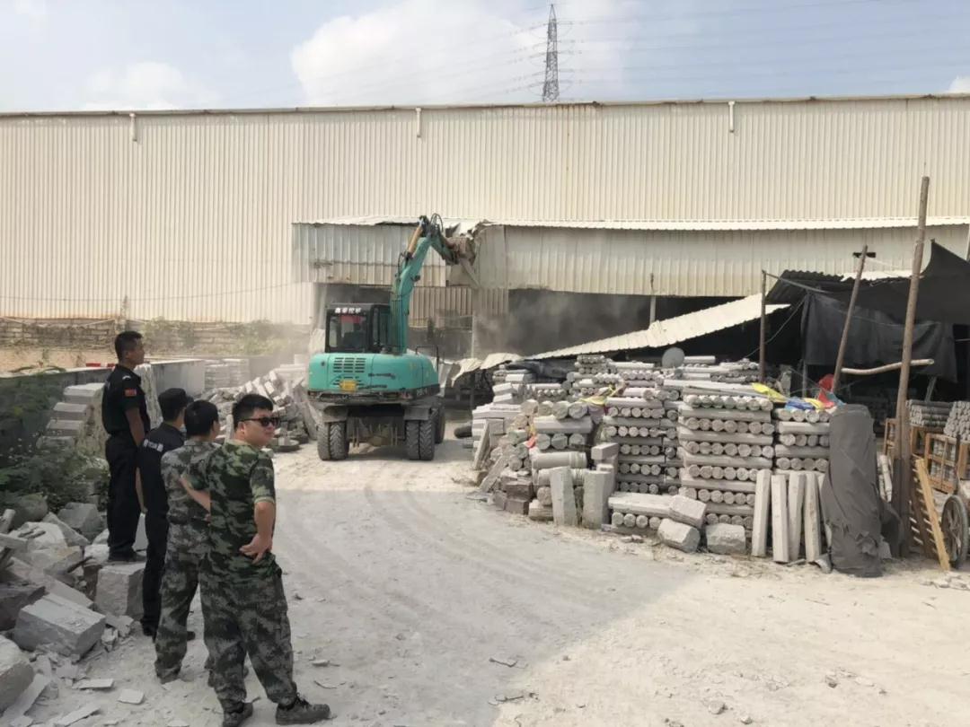福建水頭鎮(zhèn)繼續(xù)取締“三無”石材企業(yè) 決不放松 水頭鎮(zhèn)繼續(xù)取締“三無”石材企業(yè)現(xiàn)場