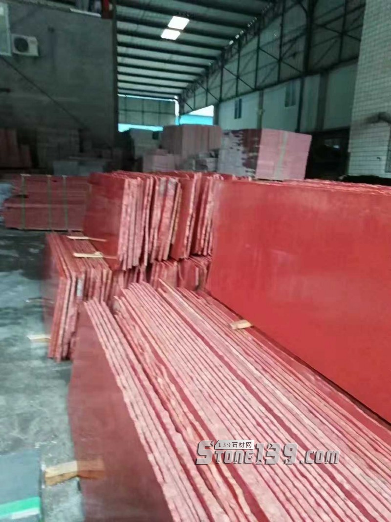 四川雅安天虹石材廠主營雅蒙黑、滎經紅（中國紅）、紫檀木紋、漢白玉