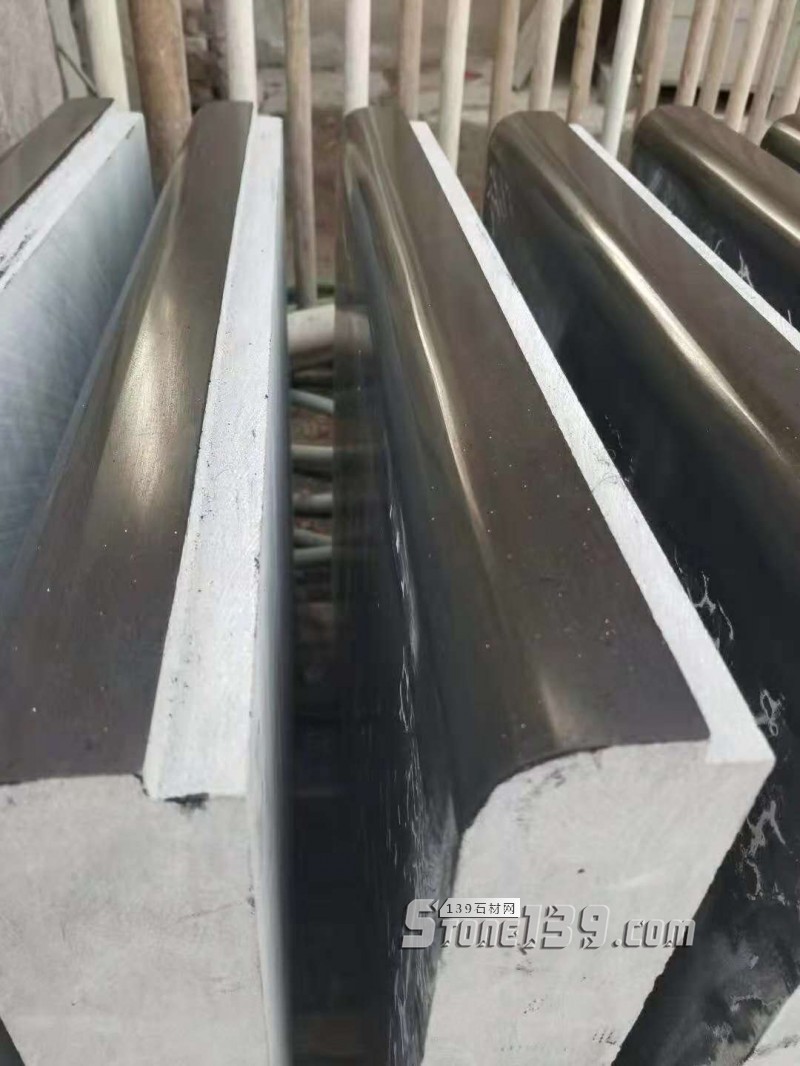 四川雅安天虹石材廠主營雅蒙黑、滎經紅（中國紅）、紫檀木紋、漢白玉