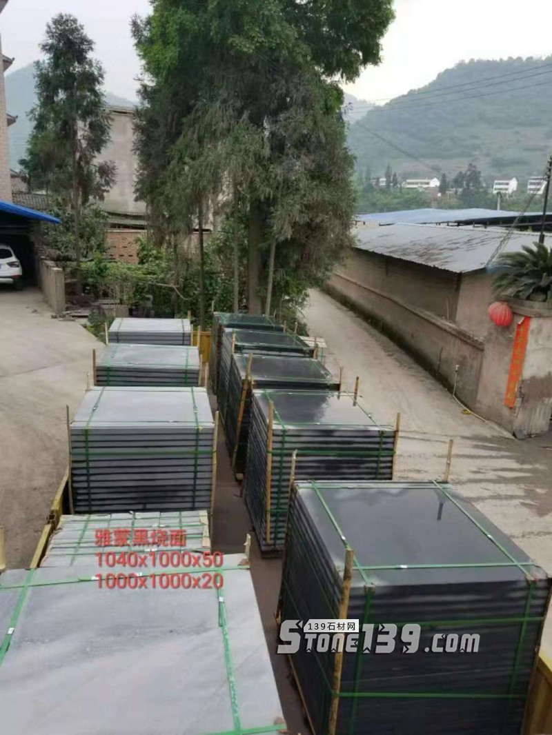 四川雅安天虹石材廠主營雅蒙黑、滎經紅（中國紅）、紫檀木紋、漢白玉