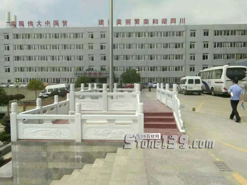 四川雅安天虹石材廠主營雅蒙黑、滎經紅（中國紅）、紫檀木紋、漢白玉