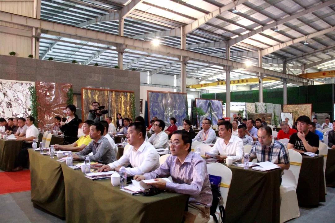 泉州市工商聯(lián)(總商會)召開十四屆六次主席(會長)擴大會議 泉州市工商聯(lián)(總商會)召開十四屆六次主席(會長)擴大會議在海西石材城召開