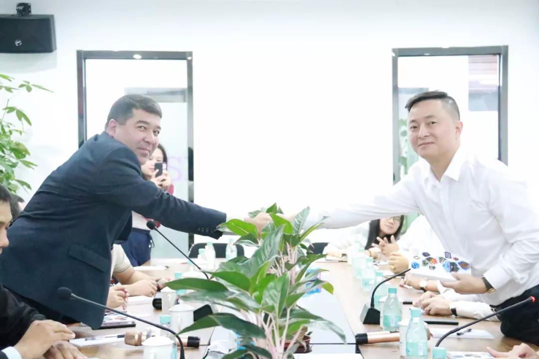 國外石材考察團來水頭考察石材產業