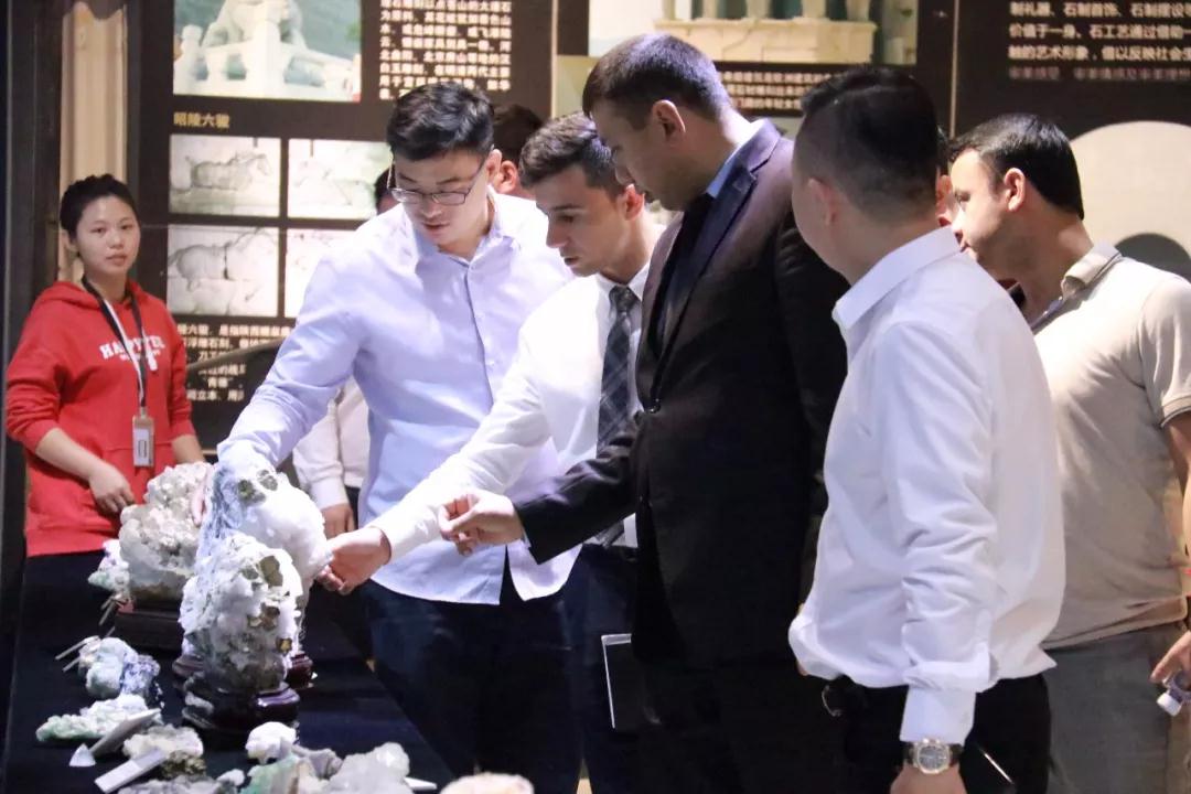 國外石材考察團來水頭考察石材產業