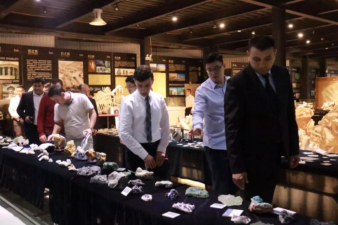 國外石材考察團來水頭考察石材產業