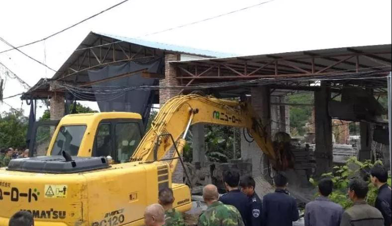 南安市洪梅鎮26家石材加工廠進行依法關停、拆除生產設備