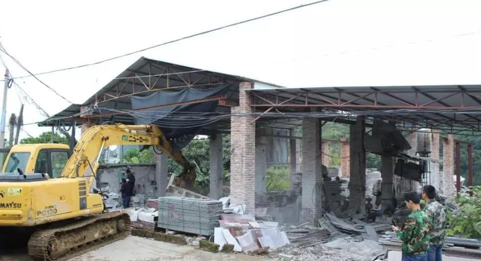 南安市洪梅鎮26家石材加工廠進行依法關停、拆除生產設備